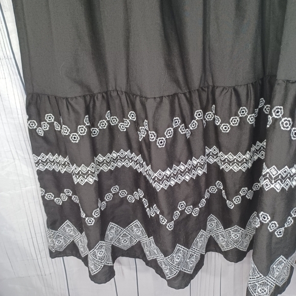 Draper James RSVP Geo Embroidered Short Sleeve Dress - Picture 13 of 15